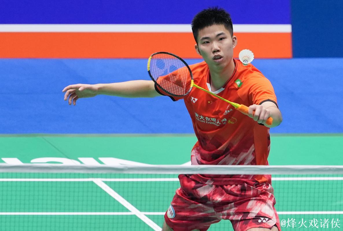 翁泓阳击败朱轩辰 勇夺全运会羽毛球男单冠军 翁泓阳击败朱轩辰 勇夺全运会羽毛球男单冠军